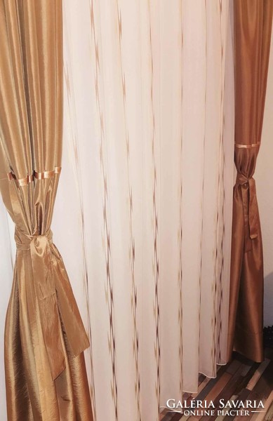 Nyírt mintás (shearly) függöny karamell taft sötétítővel egyben készre varrva 3,5m széles
