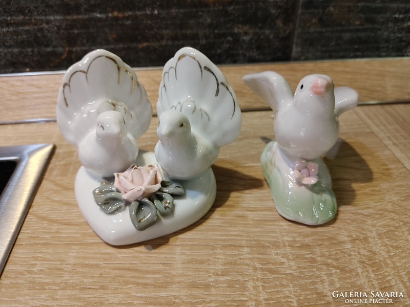 Pigeon porcelain figurines in a pair of roses