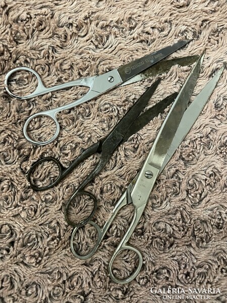 3 old tailor's scissors