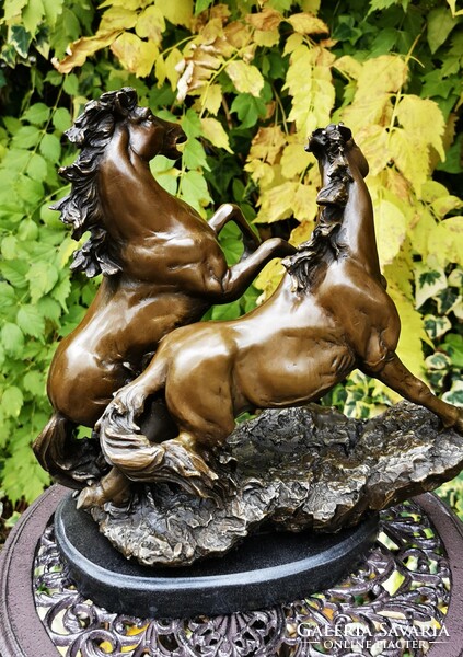 Cutting horses - bronze statue