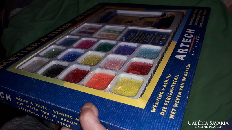 Complete mini loom beading set with box, unopened as shown in the pictures, in beautiful condition