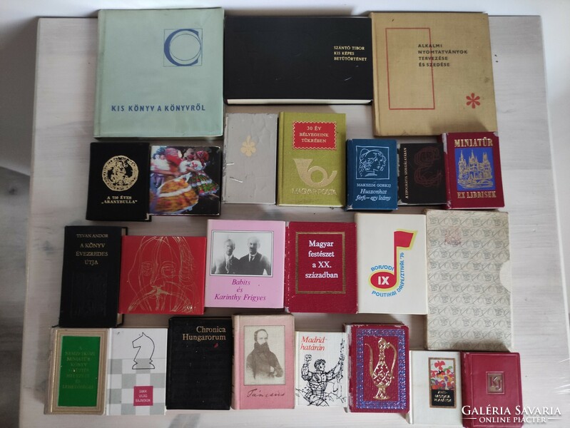 24 db-os retro minikönyv gyűjtemény
