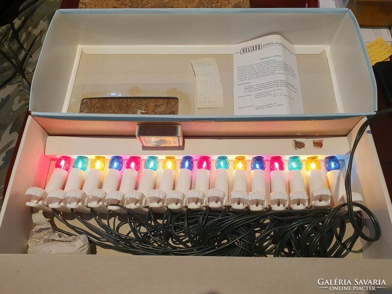 #26 Retro Christmas 16-piece candle in a light bulb box