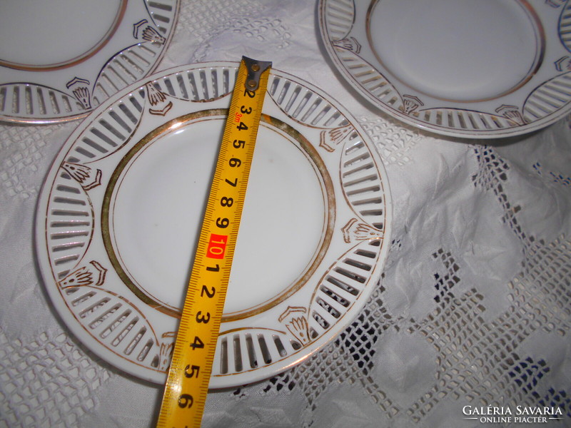 6 db   áttört szegéllyel német porcelán  tányér (800 Ft/db)