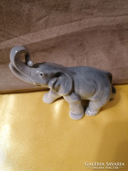 Porcelán elefánt