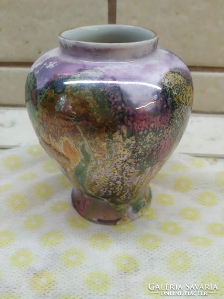 Gyönyörű színvilágú, irizáló porcelán váza eladó!