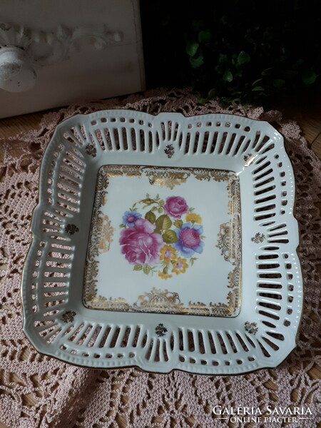 Openwork tray with a bouquet of flowers