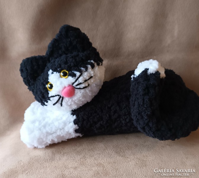 Plush kitten black and white