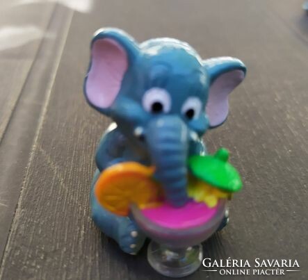 Collection of 5 elephant Kinder Ferrero figurines