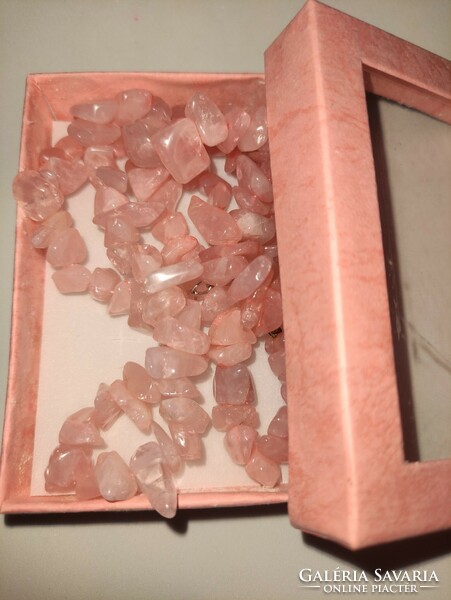 Rose quartz mineral set in gift box
