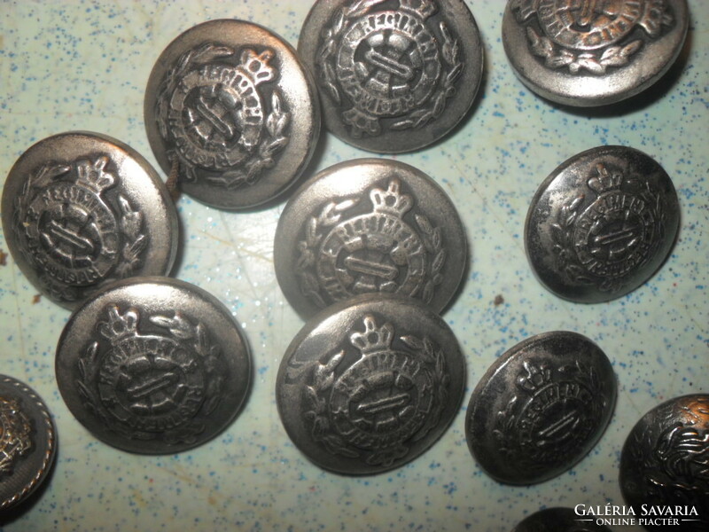 Crowned uniform buttons, several types, 44 pcs