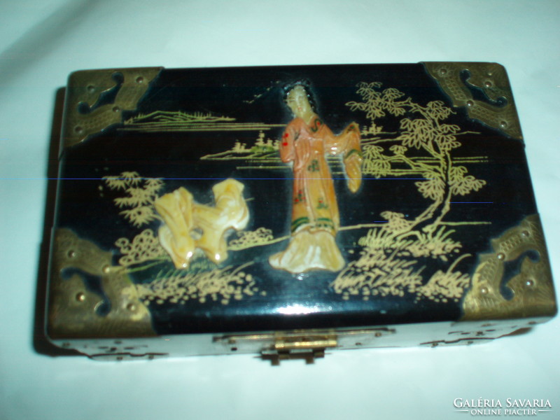 Vintage Chinese jewelry holder