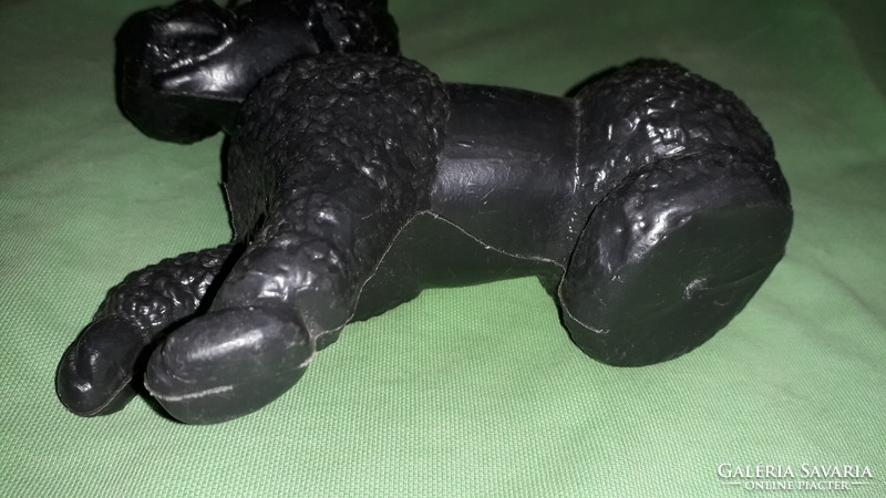 Régi DMSZ műanyag fekete ülő uszkár játék kutya figura 18 x 15 cm a képek szerint
