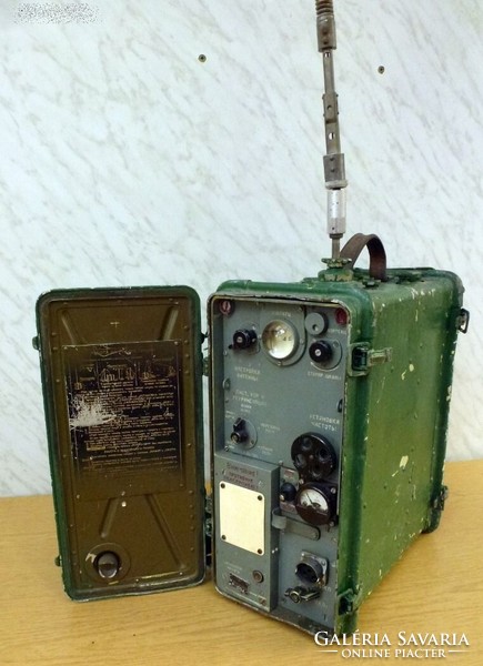 Antik P-105A Szovjet katonai rádió adó-vevő