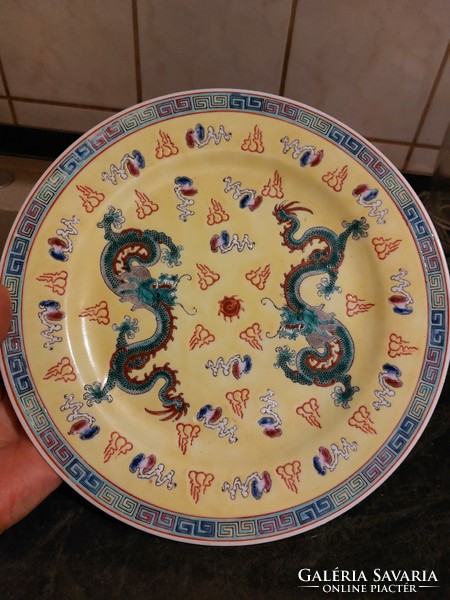 Chinese plate with a dragon