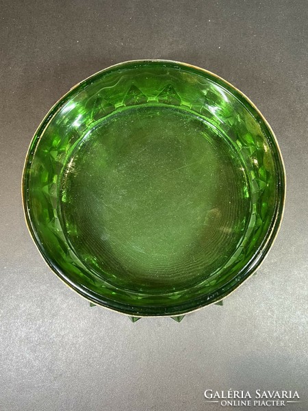 Zöld üveg kínáló