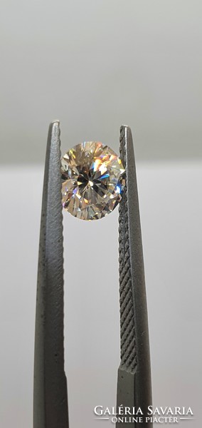 0.90 Cts moissanite with brilliant cut