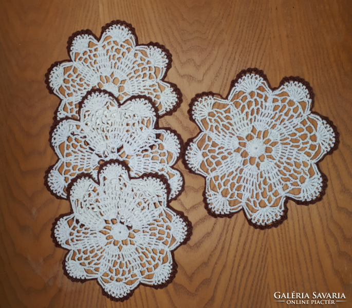 4 pcs crochet tablecloth / dish mat