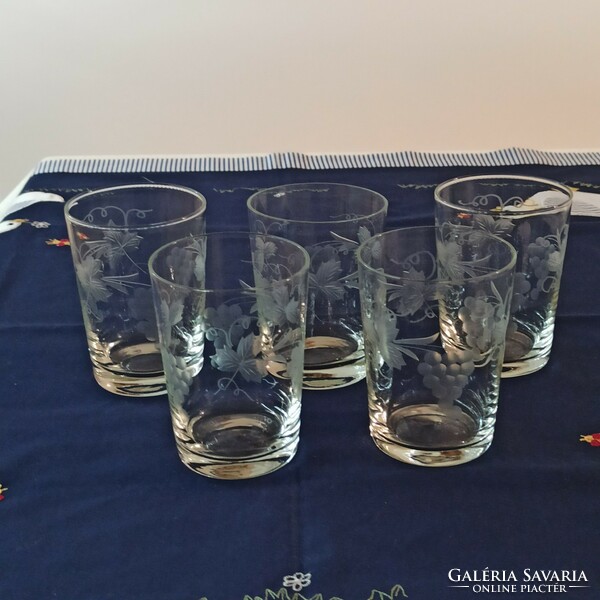 Metszett üveg poharak