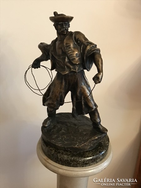 Bronze statue by János Pásztor.. 45cm