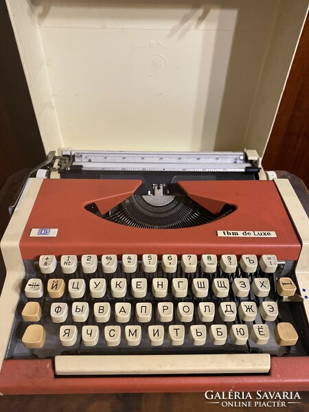 Tbm de luxe old Cyrillic typewriter