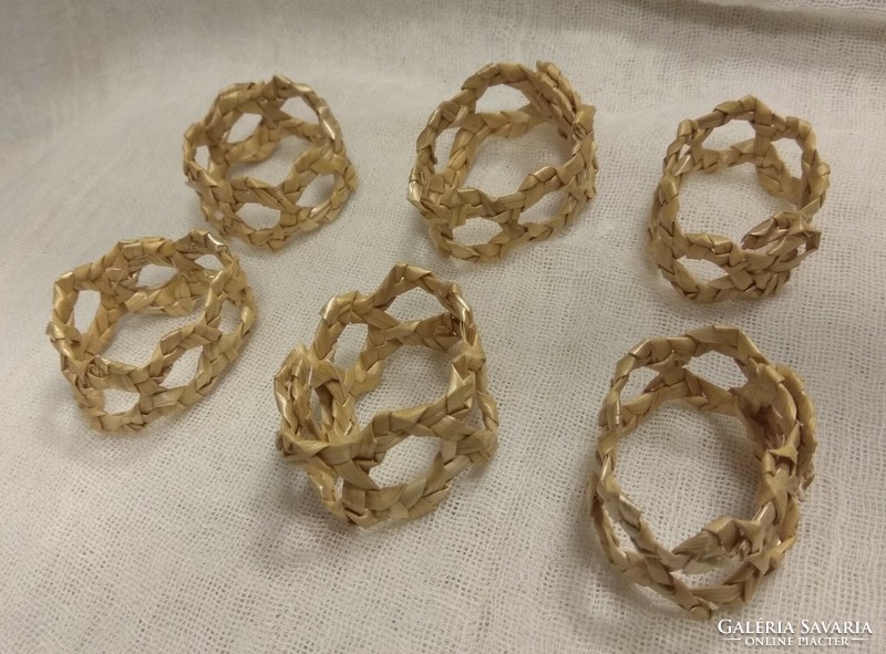 Napkin rings made of straw, 6 pcs