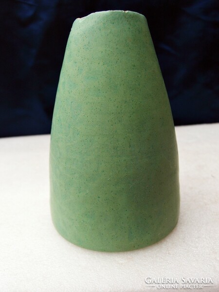Gorka's vase is damaged
