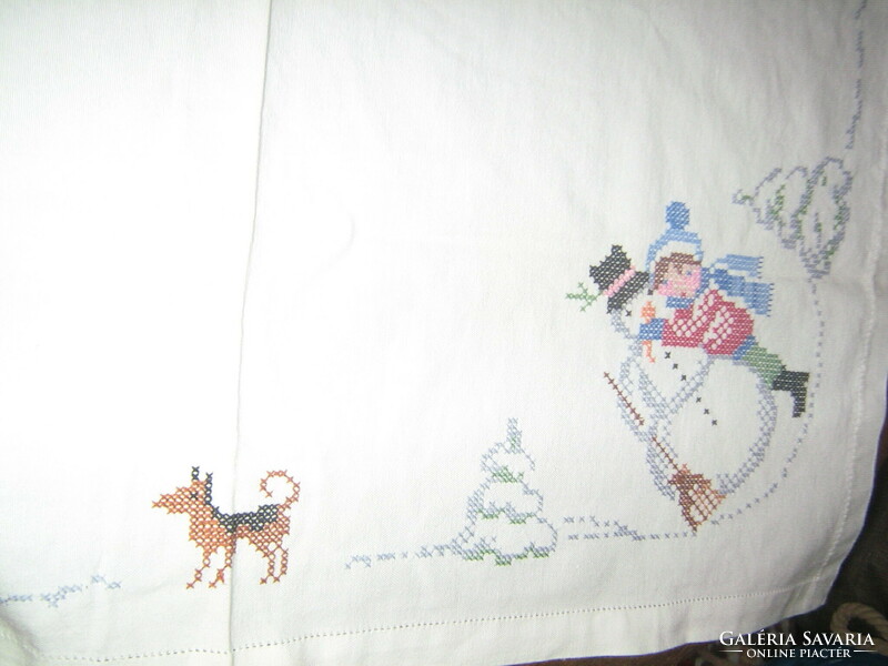Beautiful hand-embroidered cross-stitch pine tree snowman little girl pattern white woven tablecloth