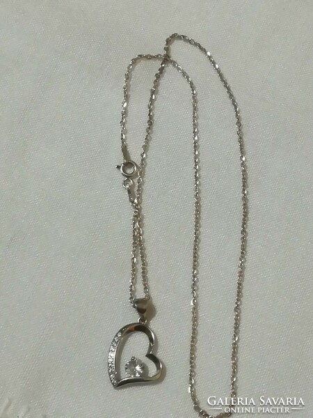 Silver necklace with pendant. 925