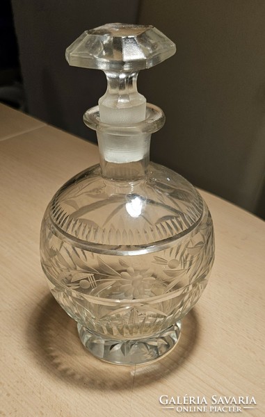 Crystal bottle with stopper suitable for storing and serving spirits (brandy, liqueur, wine).