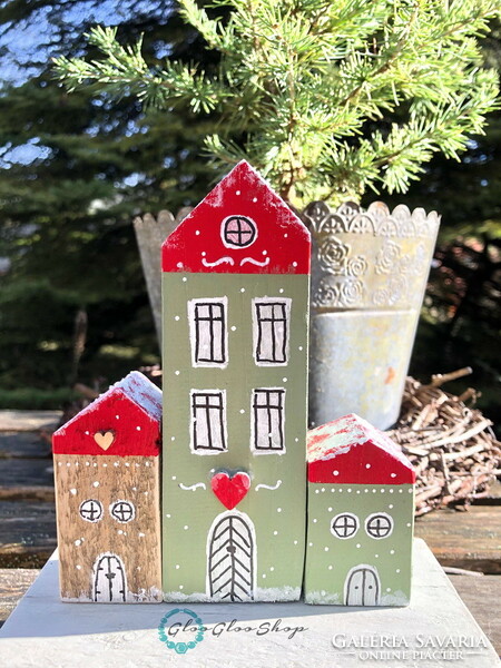 Cottages in snowfall - green-red trio. (3 pcs/set)