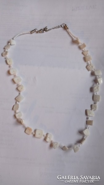 Simple necklace, fashionable women's jewelry with polished white seashell eyes and pearls