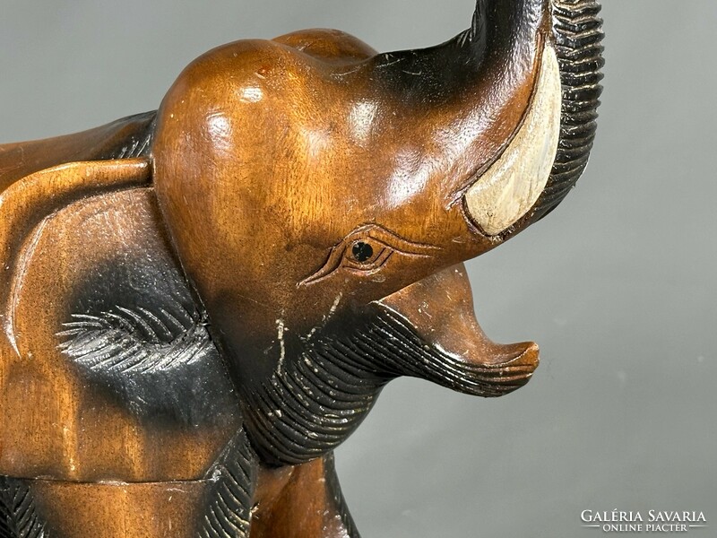Nagyméretű fa elefánt szobor