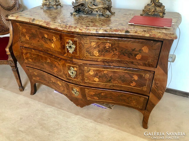French Louis XV living room chest of drawers (second half of the 18th century)