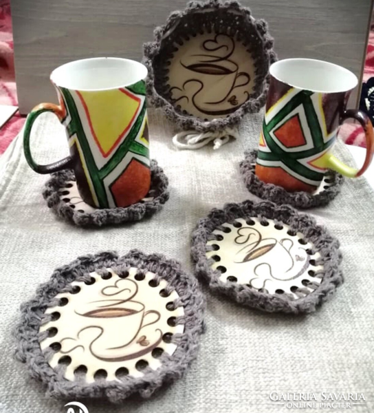 5-piece breakfast set with crocheted edge