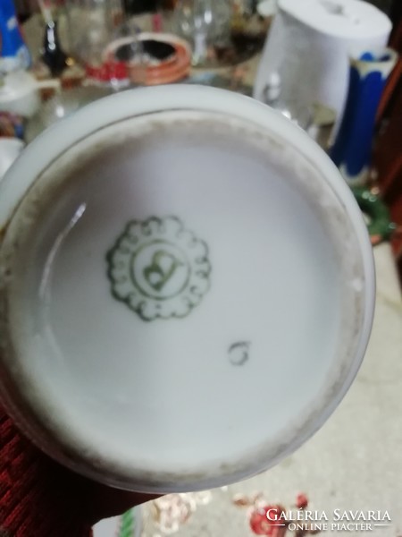 Porcelán váza 45. B jelzésű a képeken látható állapotban