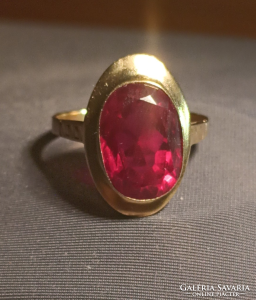 Large gold ring with a ruby-colored stone, very beautiful, serious women's