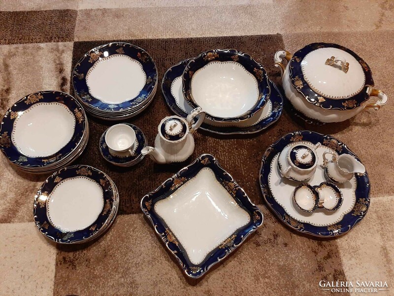 6 Personal Zsolnay pompadour dinner set (42 pieces)