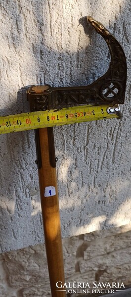 A special hiking stick with a specially designed lower part of the Bányàsz step. Hiking stick, walking stick.