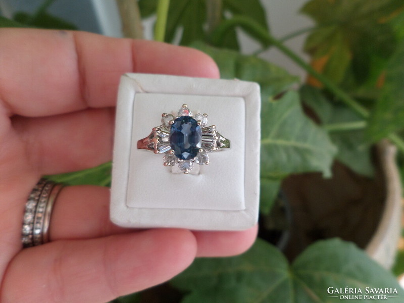 18K gold ring with genuine blue sapphires and glasses