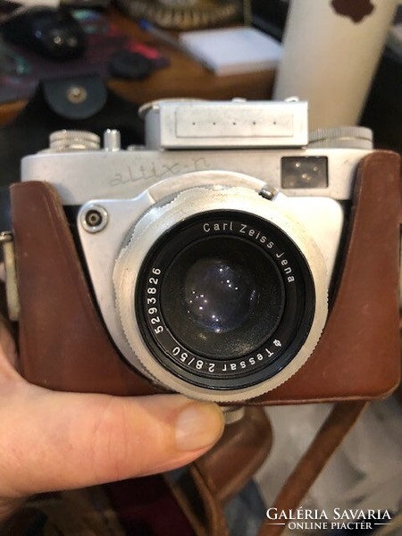 Altix-nb camera from 1958, with Carl Zeiss lens.