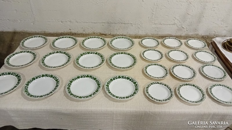 Set of 6 Meissen porcelain plates with full green vine pattern