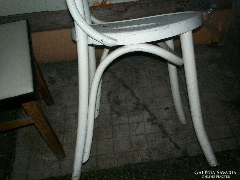 Thonett (jellegű) szék, érdekes alsó merevités