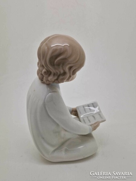 Lladro Zephir porcelán figura fiú hálóingben könyvvel 16cm