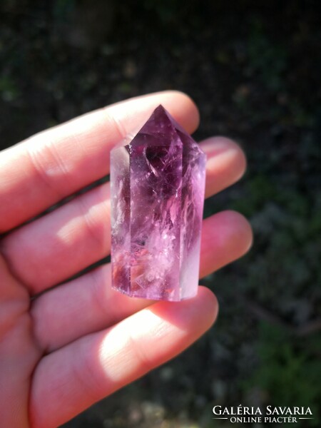 Gyönyörű ametiszt kristály, ásvány
