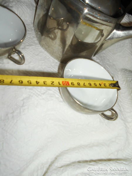 Bauhaus stíl  2 rétegű  teás  kancsó+ 2 db csésze:  kívűl fém és a belső rész  porcelán