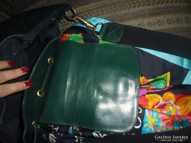MONDI ..( Escada  elődje!!!)Vintage  női  valódi bőr táska ..