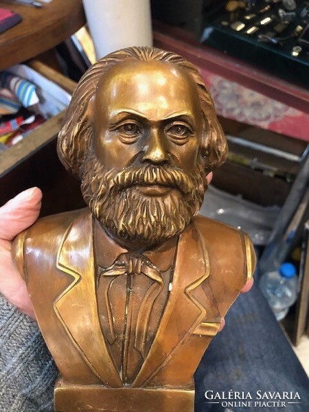 Bronze statue of Karl Marx, 18 cm high.