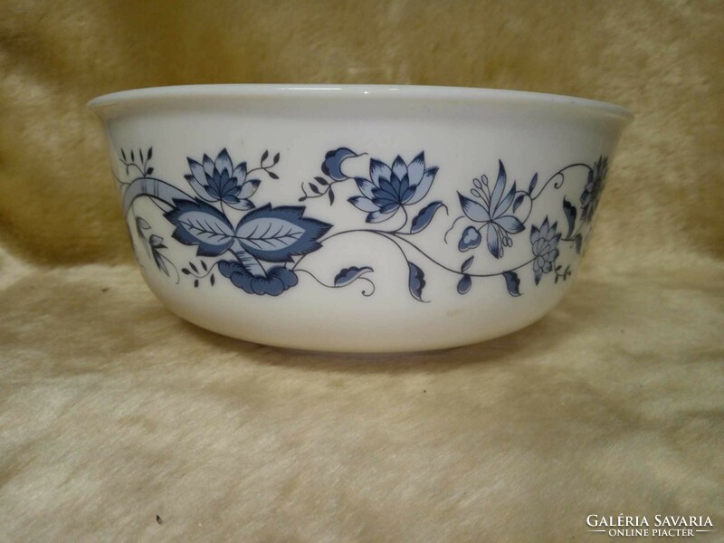 23 cm diameter serving bowl with a blue pattern
