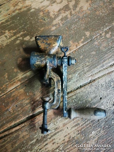 Poppy grinder, very small size, marked nice patina cast iron grinder, working (achilles v. Ankilles..)
